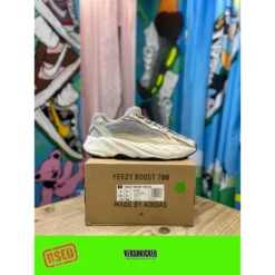 Yeezy 700 Cream UK8.5