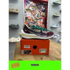 Nike Vaporwaffle Sacai Villain Red Neptune Green UK9.5