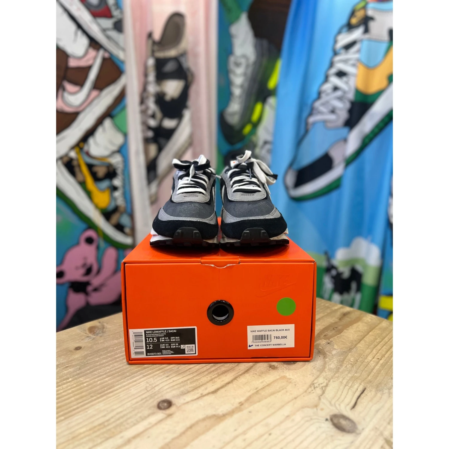 Nike Sacai LDWaffle Black White UK9.5 - Image 2