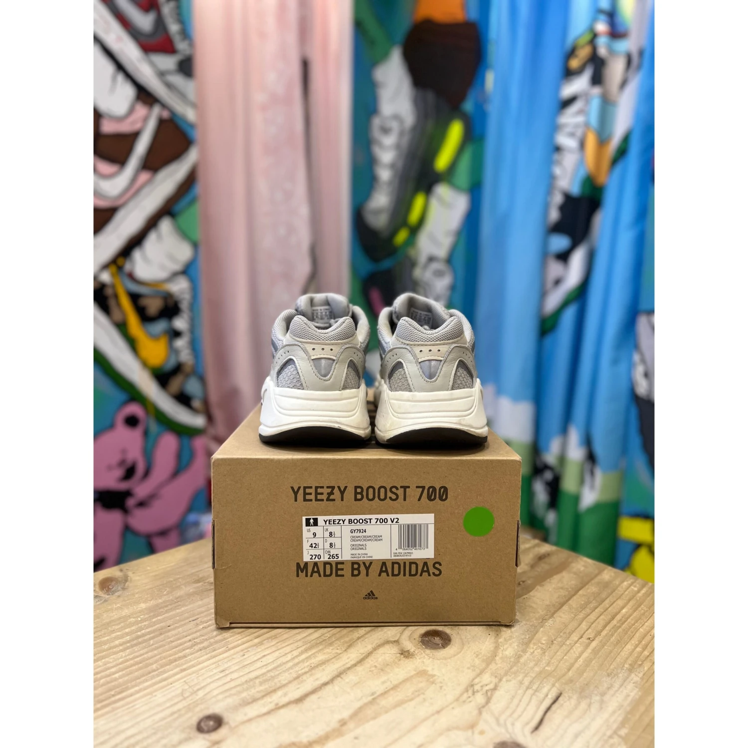Yeezy 700 Cream UK8.5 - Image 4