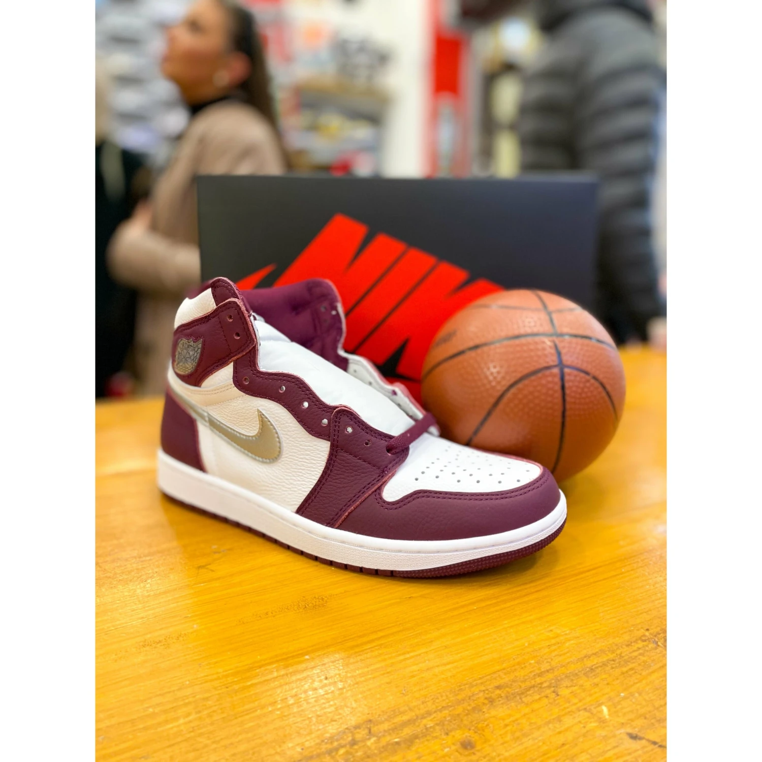 Jordan 1 Retro High OG Bordeaux (GS) - Image 5