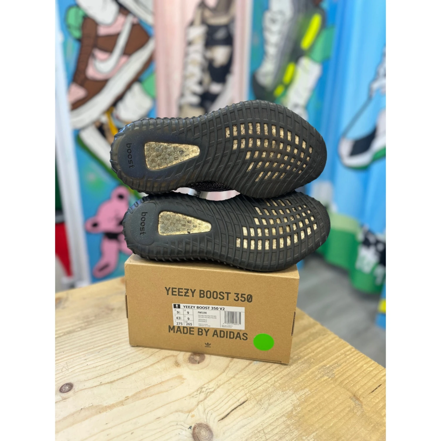 Yeezy 350 V2 Yecheil UK 9 - Image 2