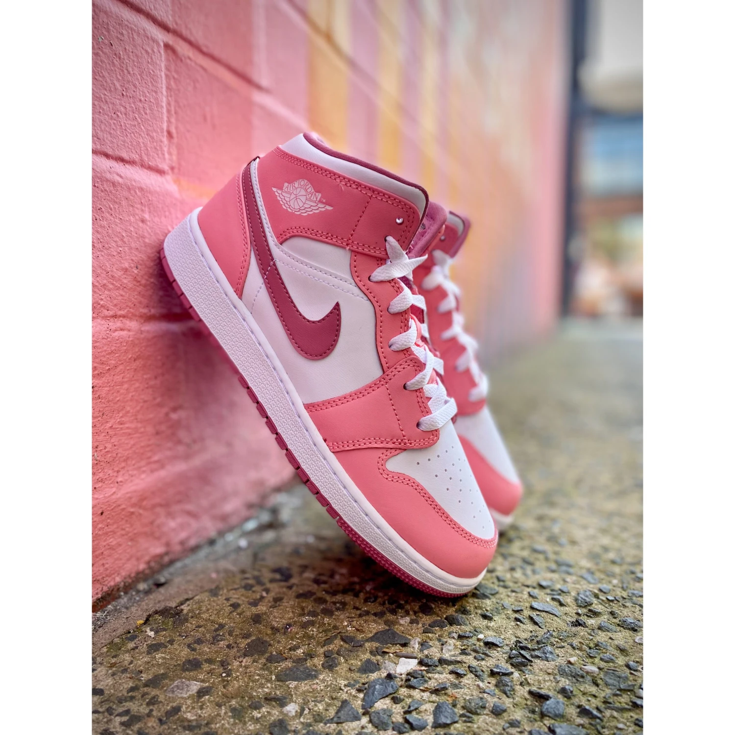 Jordan 1 Mid Valentine's Day (2023) (GS) - Image 5